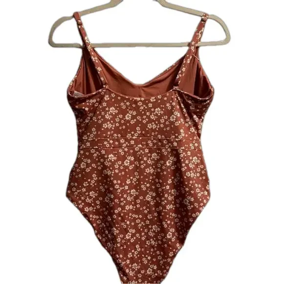 Andie the Samoa Ditsy Floral Rose - Picture 7 of 8